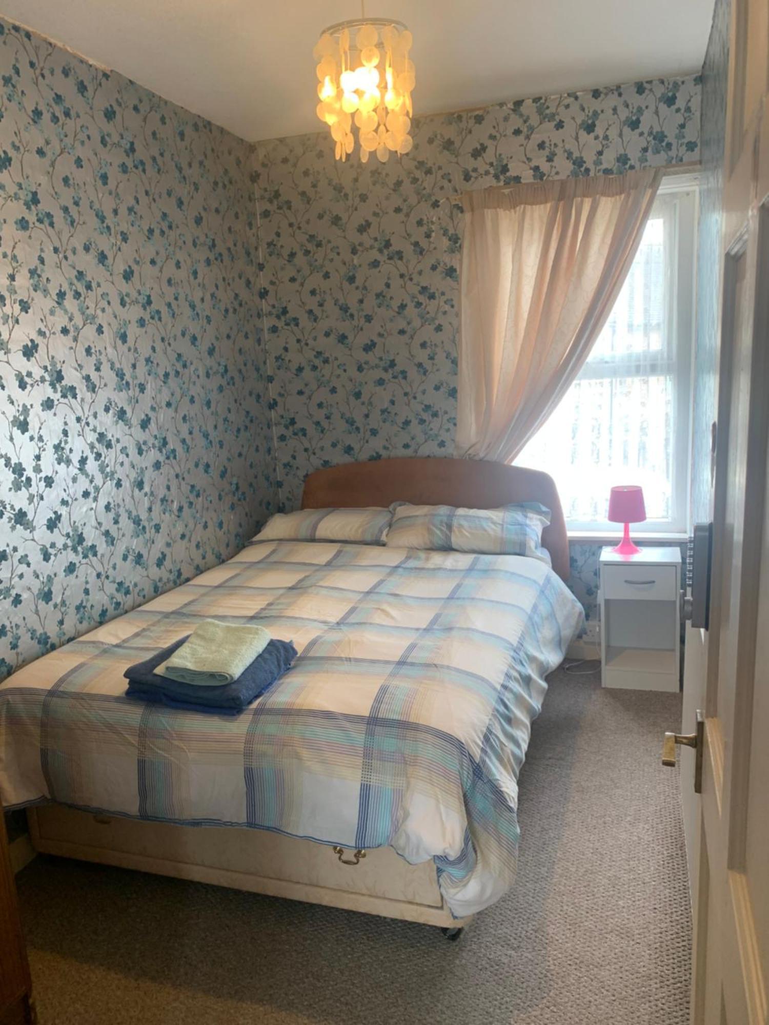 Room Only Guest Accommodation, Guest House Self Catering Bangor  Eksteriør bilde
