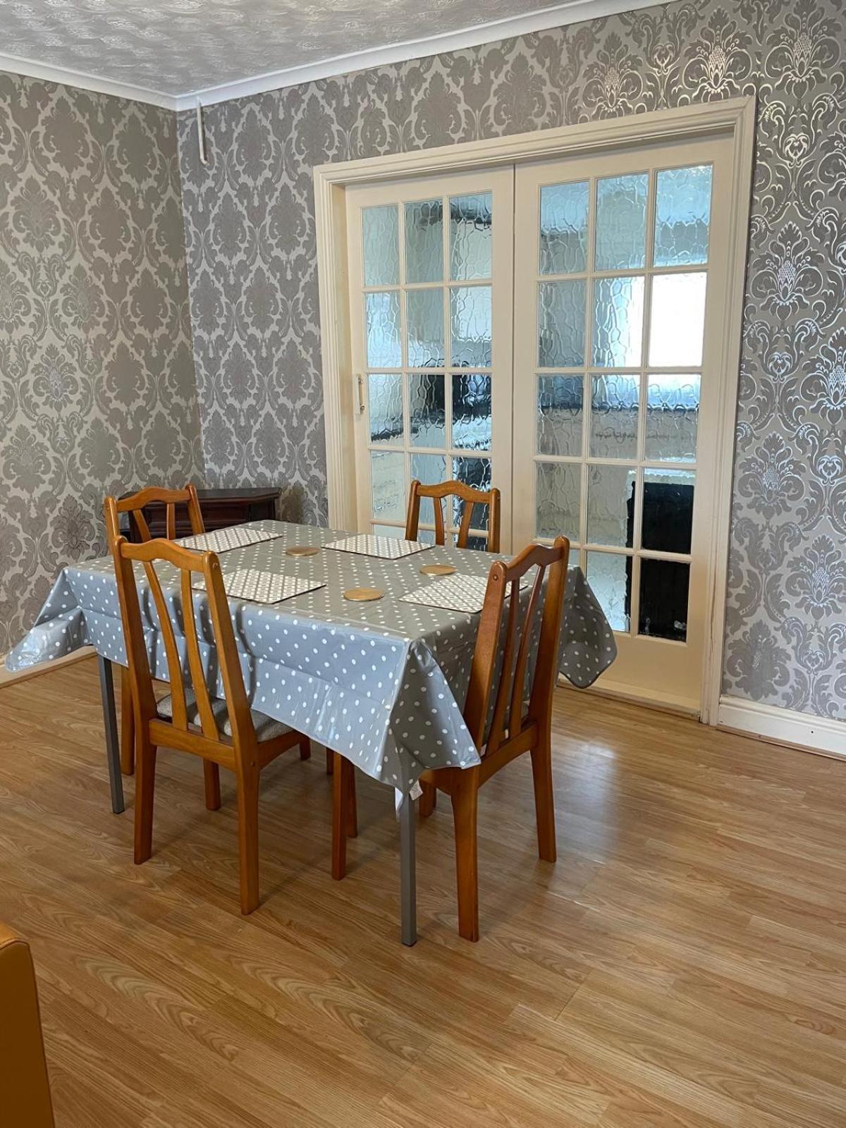 Room Only Guest Accommodation, Guest House Self Catering Bangor  Eksteriør bilde